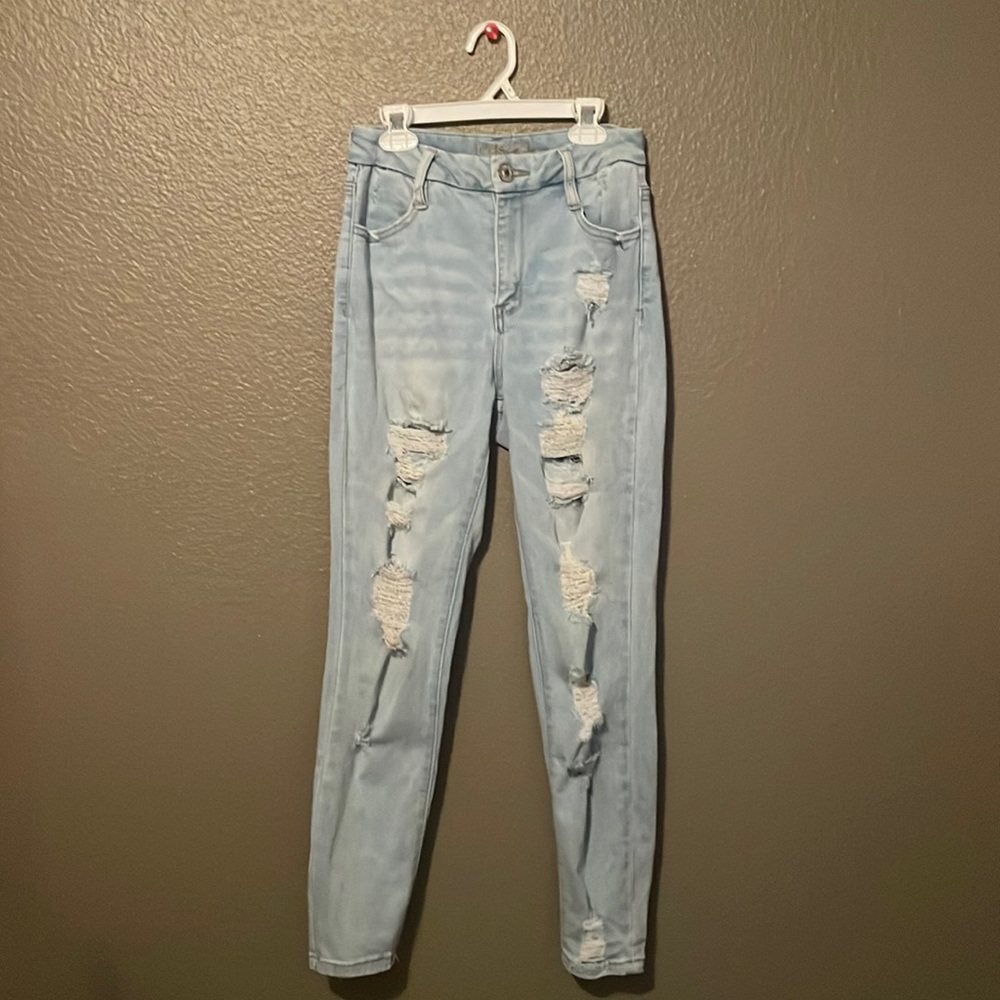 Light Wash High Wasted Ripped Jeans